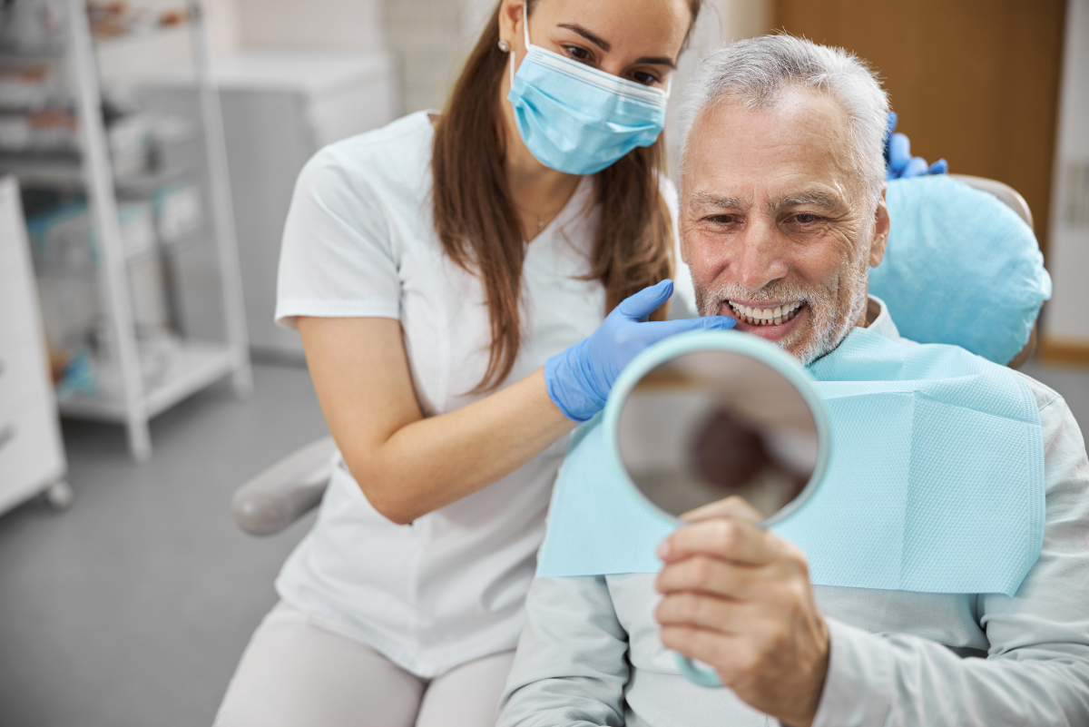 Obciążenie natychmiastowe implantów – kiedy można odzyskać uśmiech w jeden dzień?